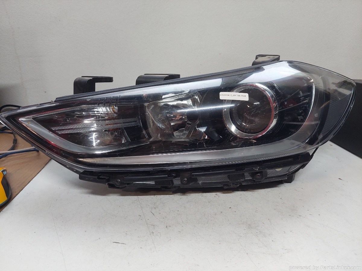Faruri stanga fata HYUNDAI ELANTRA Saloon (AD) [ 2015 - > ] OEM 92101f2