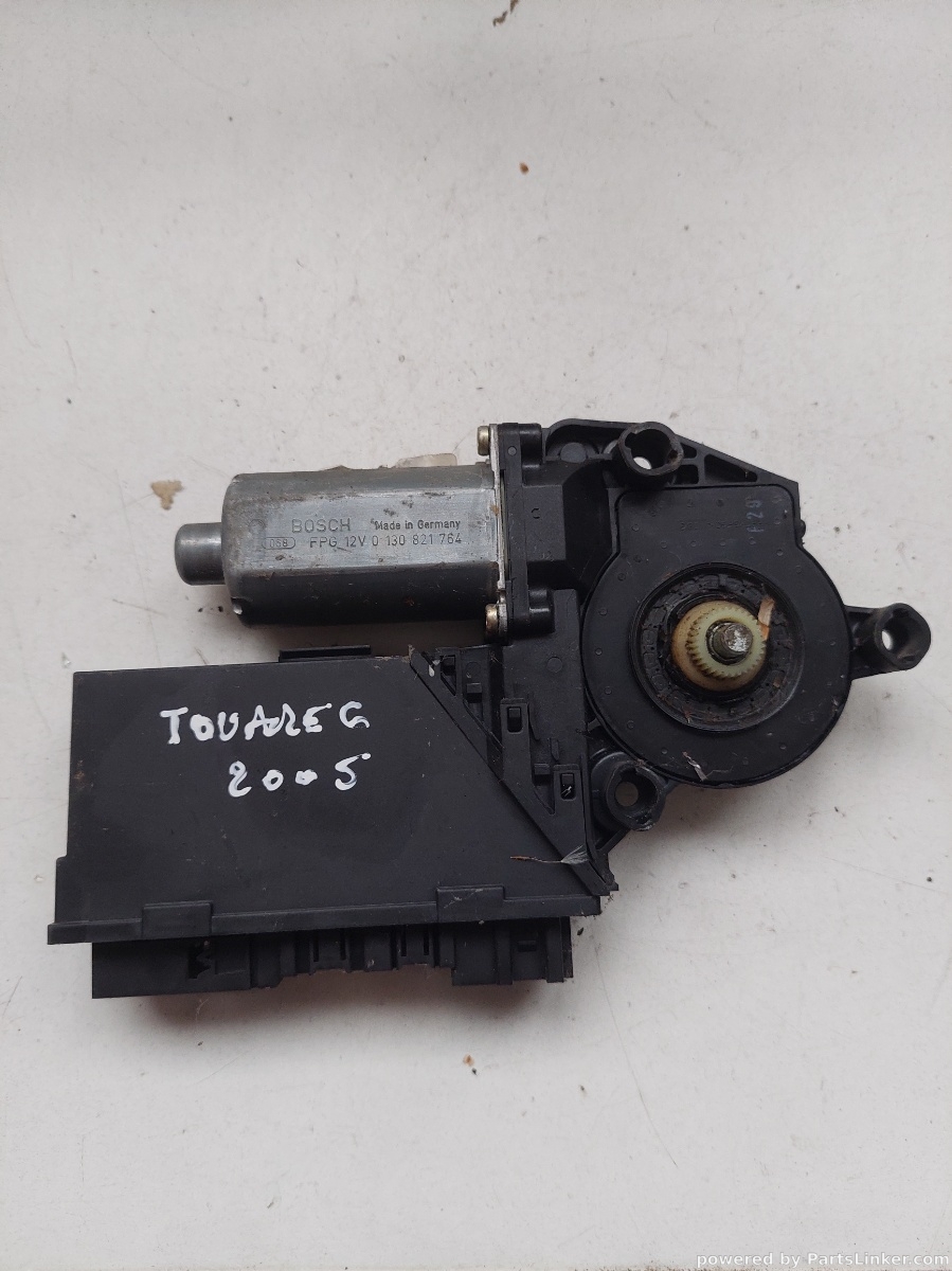 Motoras geam dreapta spate VOLKSWAGEN TOUAREG 7LA, 7L6, 7L7 2002 - 2013 0130821764