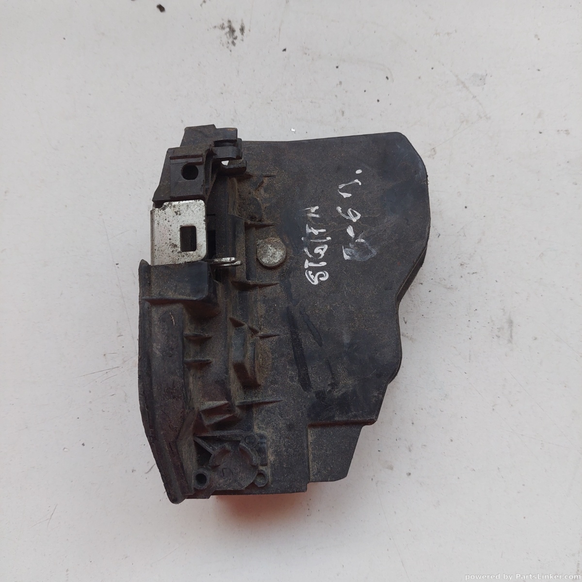 Broasca usa stanga fata BMW 5 (E60) [ 2001 - 2010 ] OEM 7167067