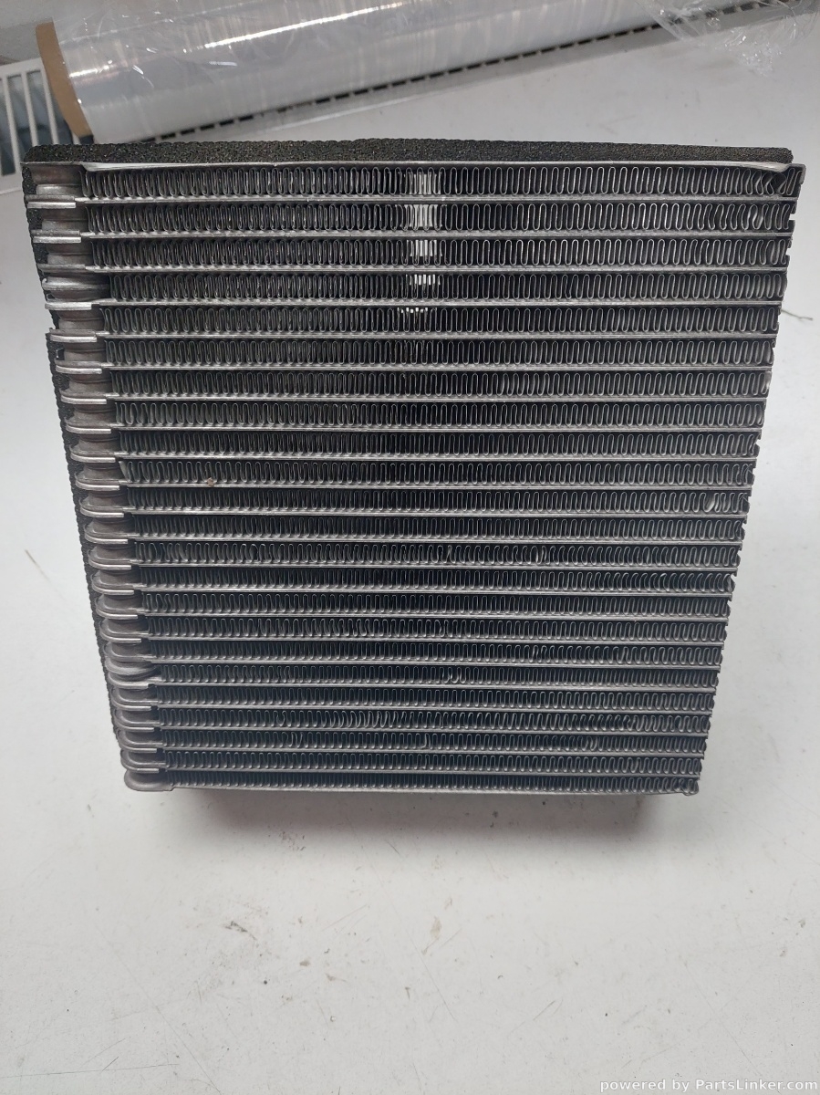 Radiator clima AC VOLKSWAGEN CADDY (6K9, 9E7, 9E9) [ 2002 - 2009 ] Valeo