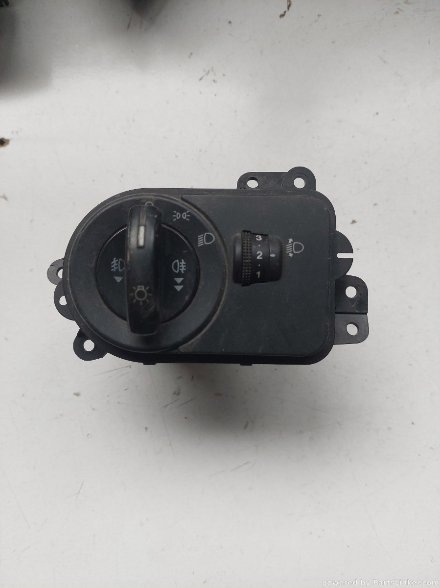 Reglaj faruri FORD FIESTA V (JH_, JD_) [ 2001 - 2010 ] OEM 04053700