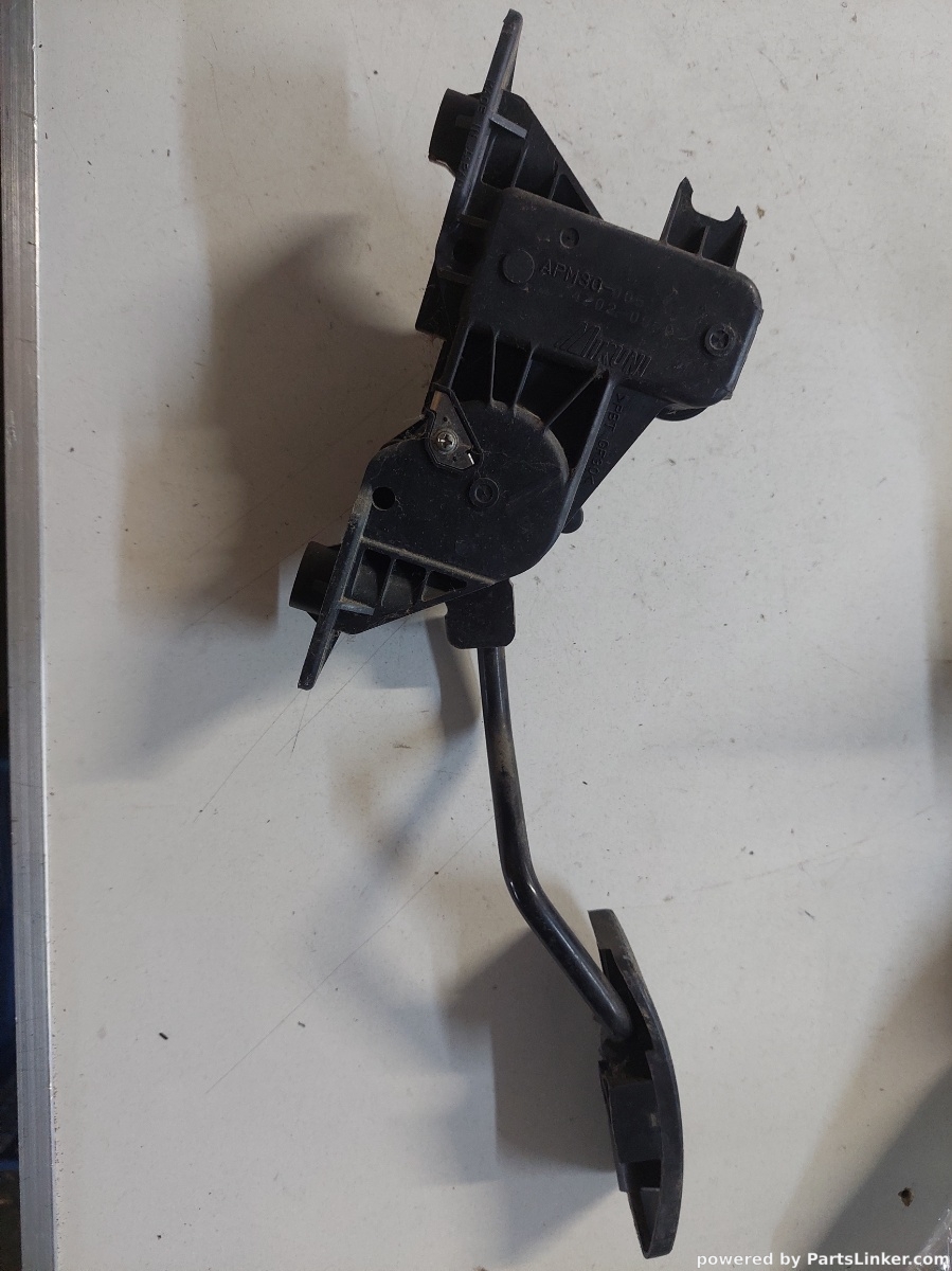 Pedala acceleratie stanga fata MITSUBISHI GRANDIS (NA_W) [ 2003 - 2011 ] OEM 4y24