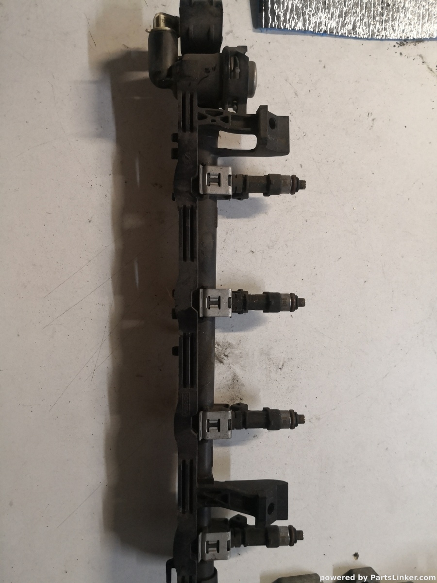 Rampa injectoare FORD FOCUS 3 1.6 benzina 92 KW cod PNDA