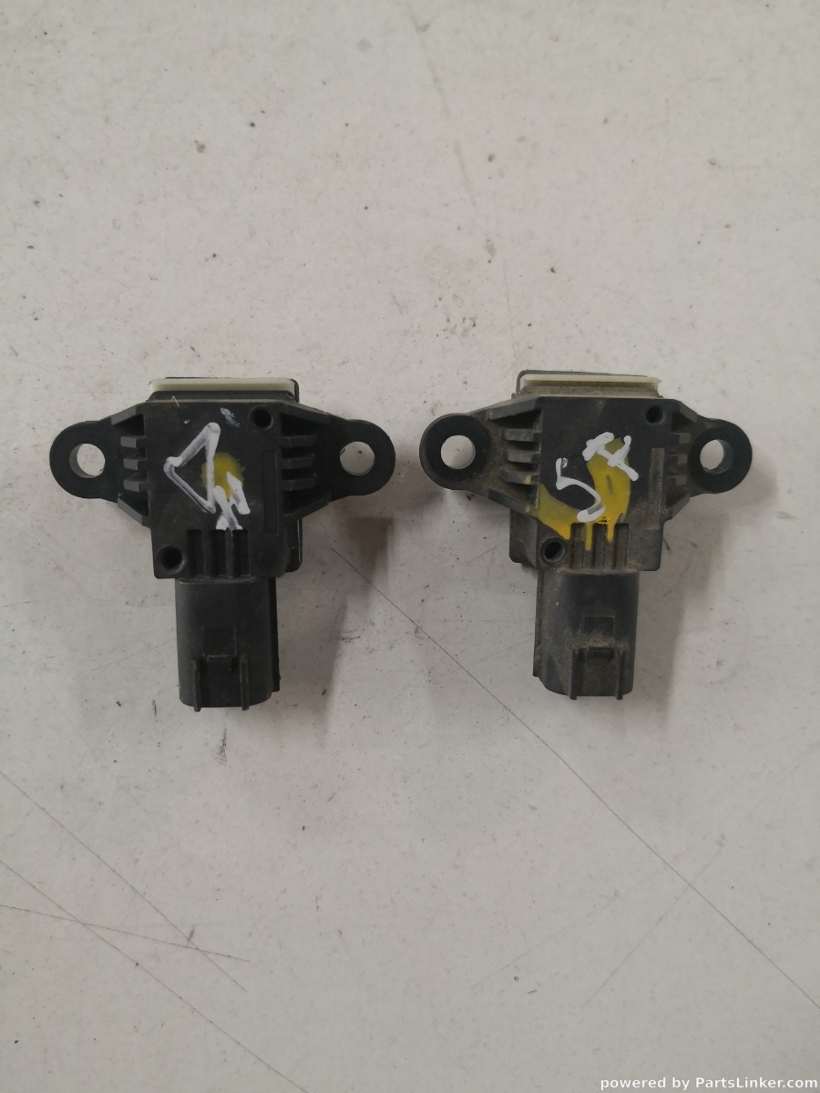 Senzor impact airbag VOLVO V40 Hatchback (525, 526) [ 2012 - > ] OEM 31360986