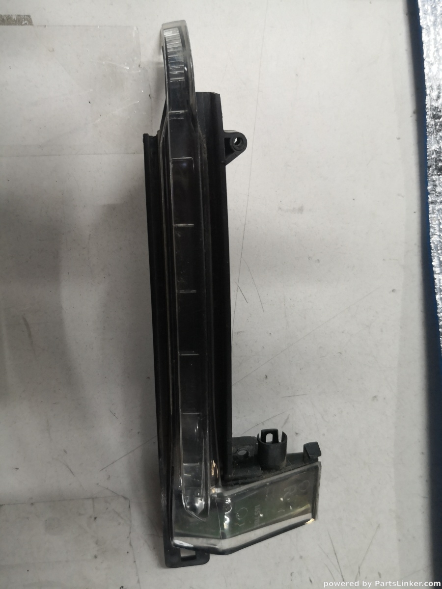 Semnalizare oglinda dreapta fata PORSCHE CAYENNE COUPE 2022 OEM 8k0949102