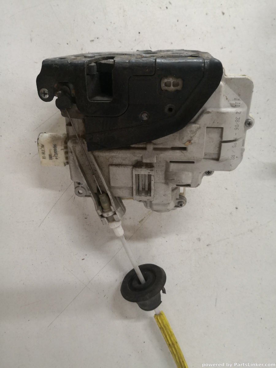 Broasca usa stanga fata AUDI A3 II (8P1) [ 2003 - 2013 ] OEM 4f2837015