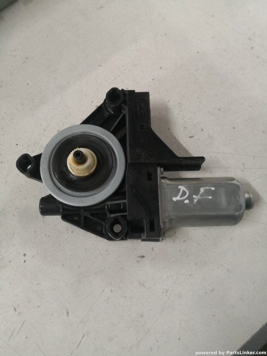 Motoras geam pivotant dreapta fata VOLVO V40 525 2013 - 2015 151130