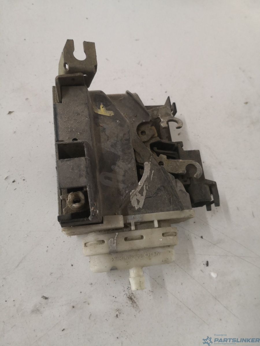 Broasca usa dreapta fata AUDI A4  [ 1994 - 2001 ] OEM 8d1837016a