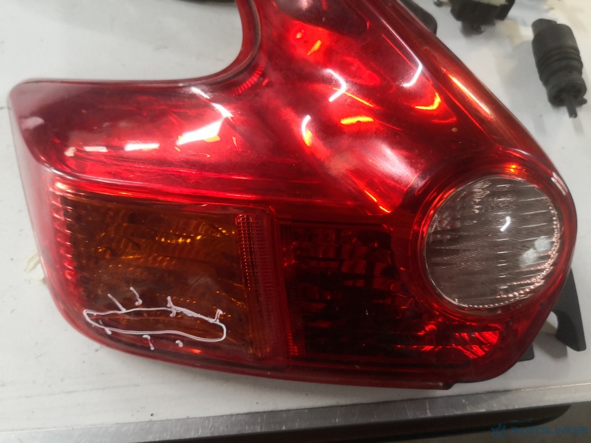 Lampa spate / stop stanga spate NISSAN JUKE (F15) [ 2010 - > ] CU DEFECT