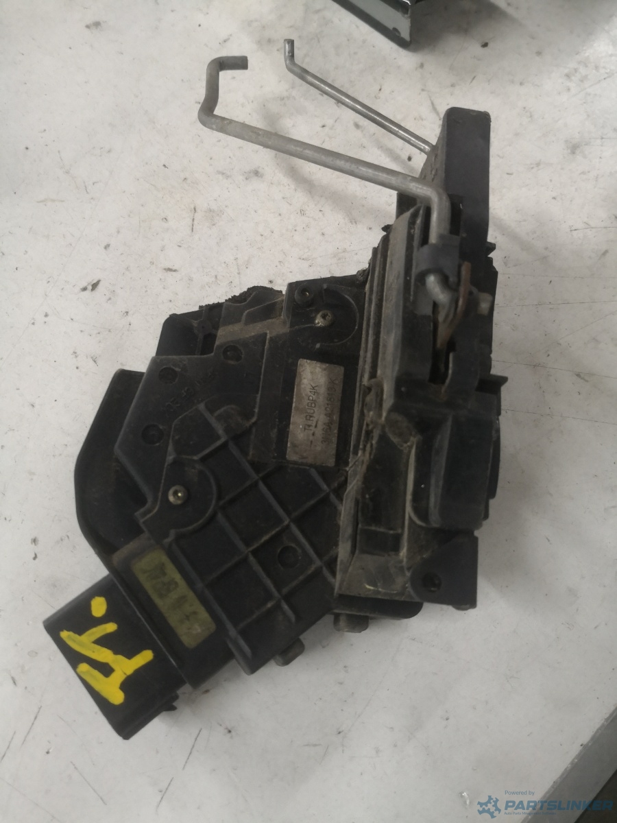 Broasca usa stanga fata  MAZDA 3> 2005 OEM 53043