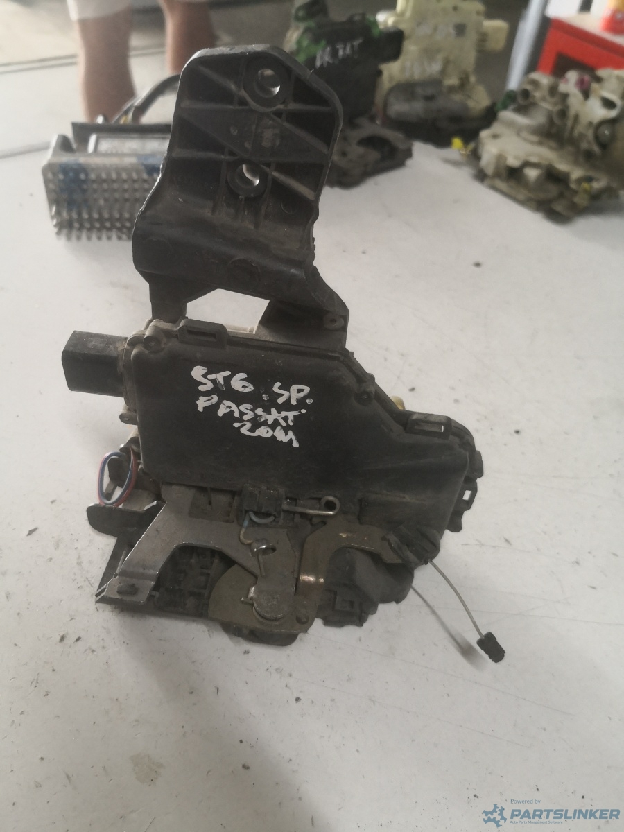 Broasca usa stanga spate VOLKSWAGEN PASSAT (3B3) [ 2000 - 2005 ]