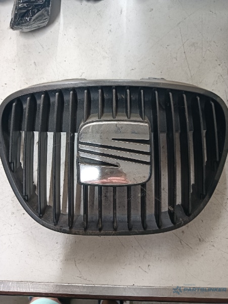 Grila cu emblema fata  SEAT CORDOBA III (6L2) [ 2002 - 2009 ]