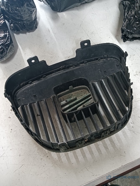 Grila cu emblema fata  SEAT CORDOBA III (6L2) [ 2002 - 2009 ] – foto 2