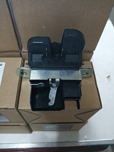 Broasca haion NOU VOLKSWAGEN GOLF V (1K1) [ 2003 - 2009 ] 5k0827505a OEM 601001038423p – foto 2