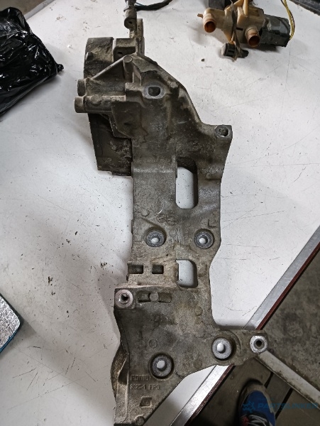 Suport accesorii motor AUDI A6/S6 IV Saloon (4G2, C7, 4GC) [ 2010 - 2018 ]