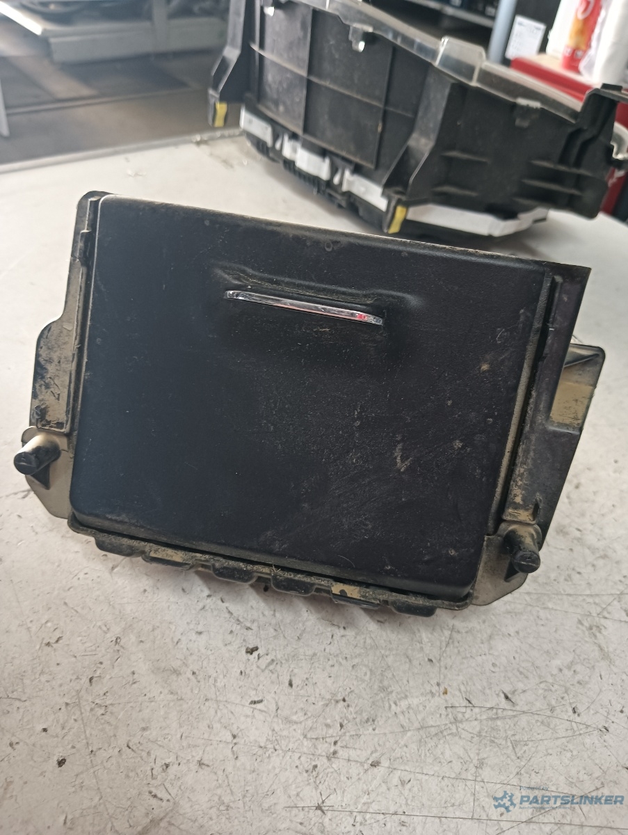 Scrumiera TOYOTA COROLLA 1.3 i 2015 OEM 103365a0