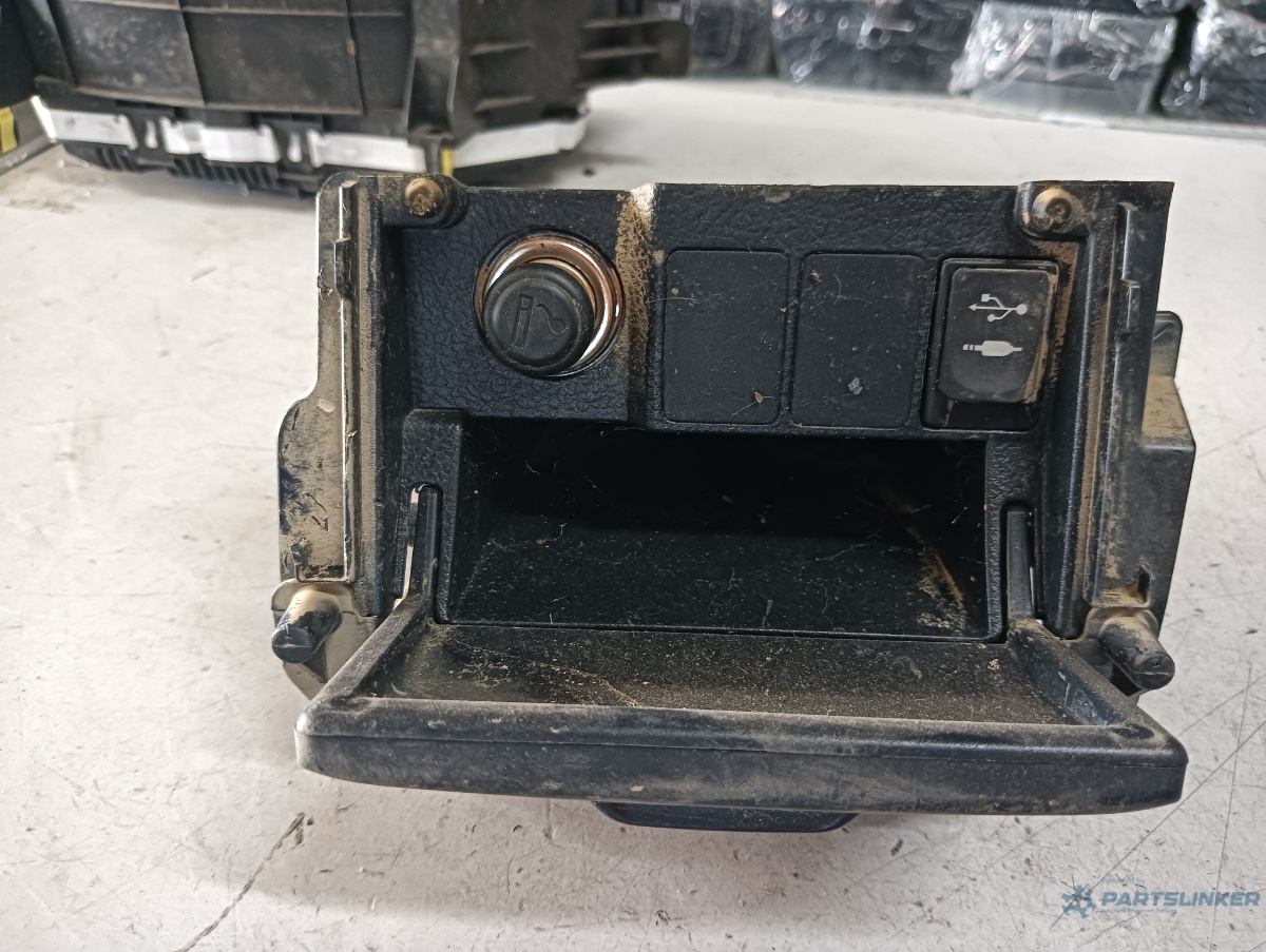 Scrumiera TOYOTA COROLLA 1.3 i 2015 OEM 103365a0 – foto 2