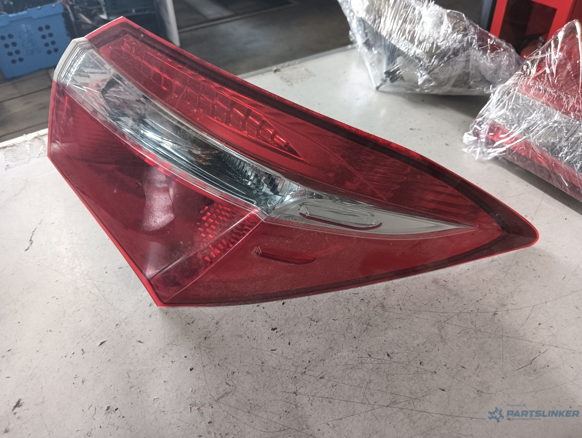 Lampa spate / stop dreapta spate TOYOTA COROLLA 1.3 i 2015 OEM 8155002760