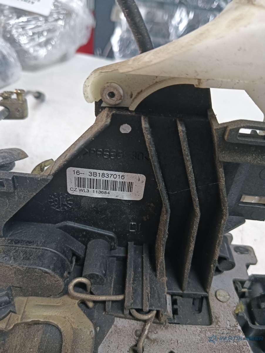 Broasca usa dreapta fata VOLKSWAGEN CADDY II Box (9K9A) [ 1995 - 2004 ] OEM 3b1837016 – foto 2