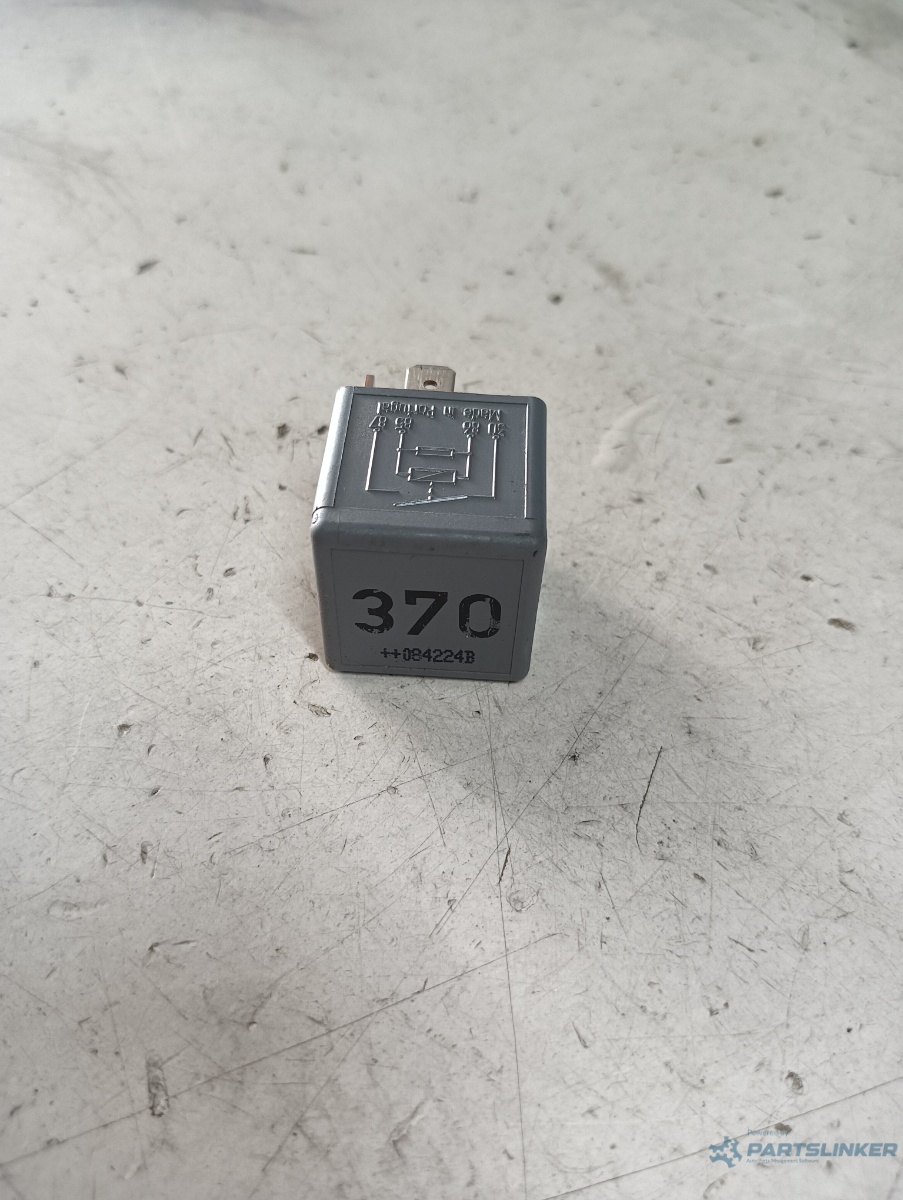 Releu AUDI A4 IV (8K2, B8) [ 2007 - 2015 ] OEM 8d0951253