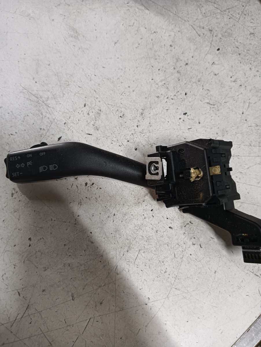 Maneta semnalizare VOLKSWAGEN GOLF PLUS (5M1, 521) [ 2004 - 2013 ] OEM 1k0953513a