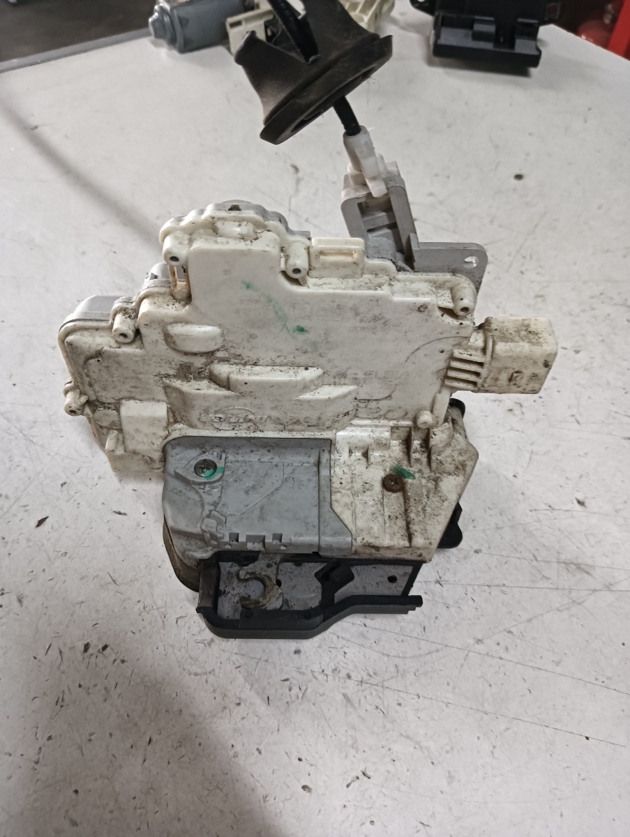 Broasca usa dreapta fata AUDI A6/S6 III Saloon (4F2, C6) [ 2004 - 2011 ] OEM 4f1837016