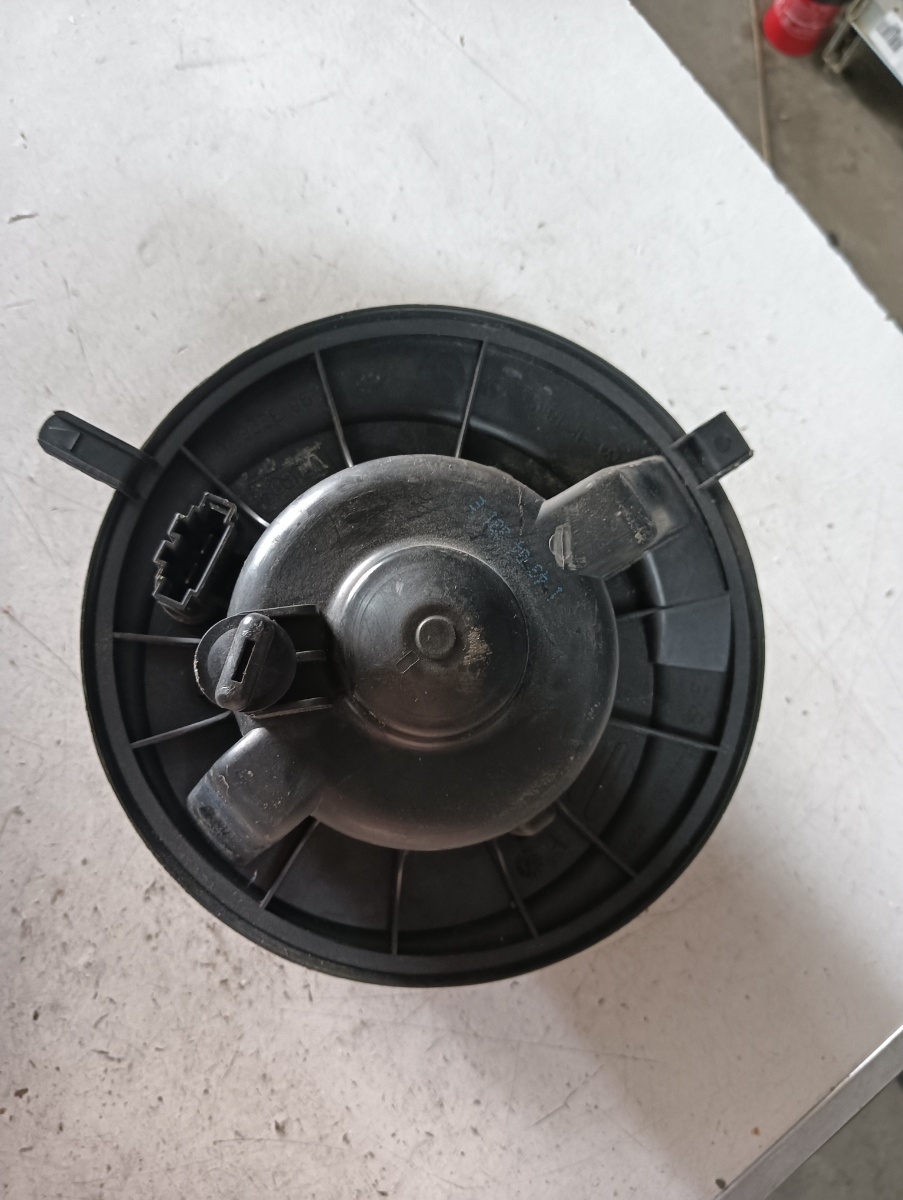 Aeroterma VOLKSWAGEN GOLF PLUS (5M1, 521) [ 2004 - 2013 ] OEM 1k1819015