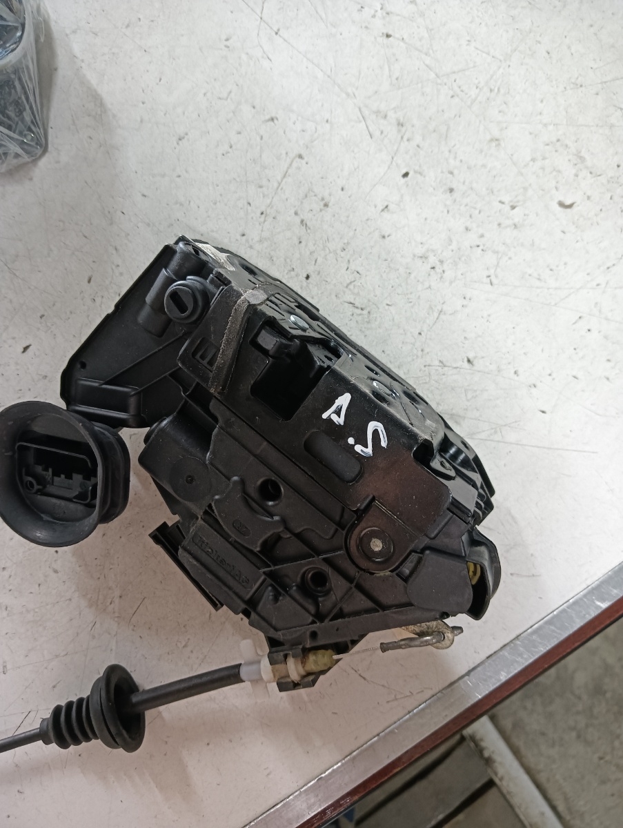 Broasca usa dreapta spate VOLKSWAGEN GOLF VI (5K1) [ 2008 - 2013 ] OEM 5k4839016h – foto 2
