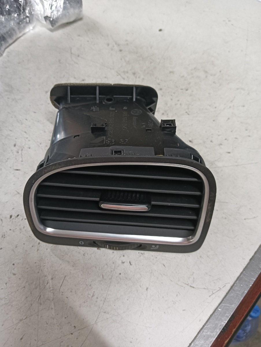 Guri ventilatie stanga fata VOLKSWAGEN GOLF VI (5K1) [ 2008 - 2013 ] OEM 5k0819703k