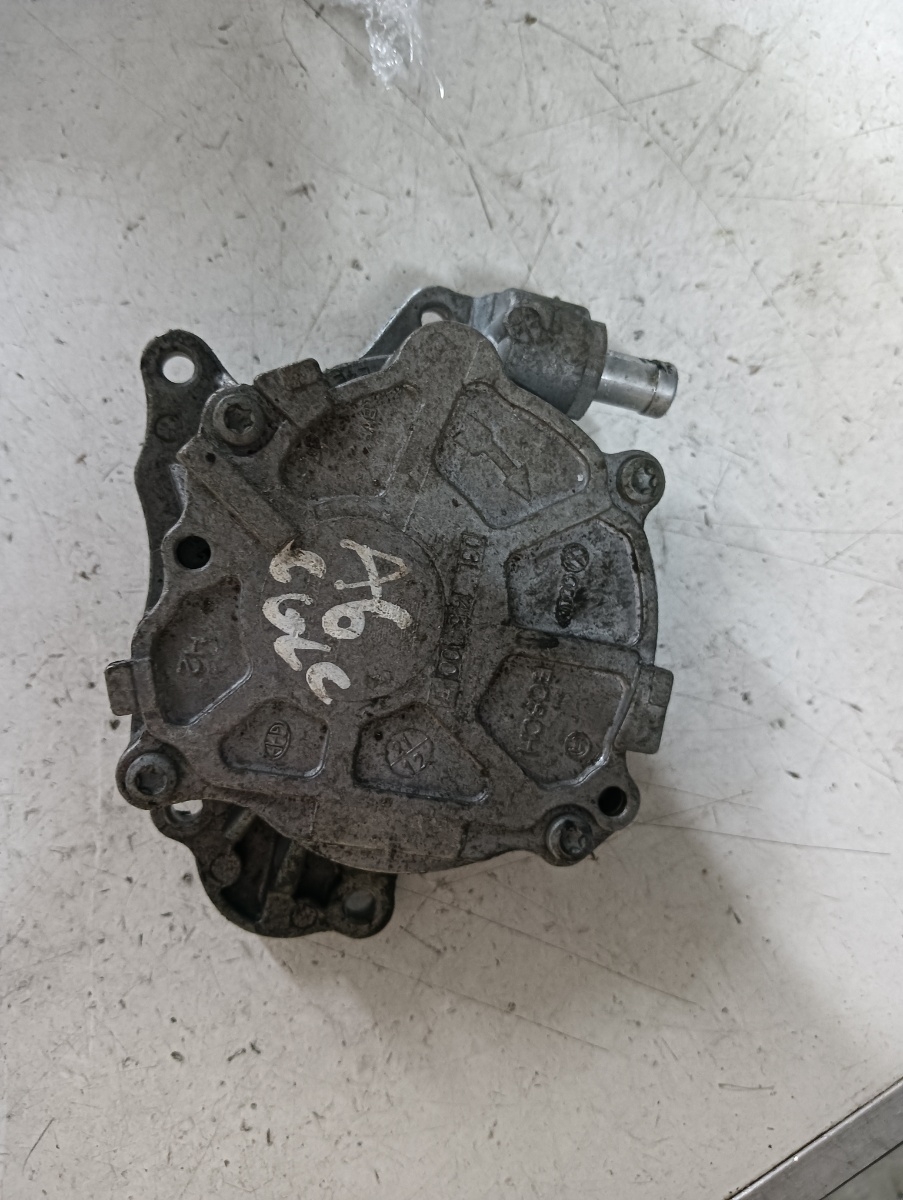 Pompa vacuum AUDI A6/S6 IV Saloon (4G2, C7, 4GC) [ 2010 - 2018 ] TDI (CGLC, CMGB) 130KW|177HP OEM 03l145100