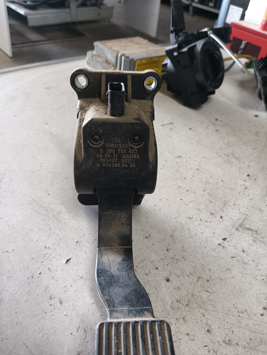 Pedala acceleratie VOLKSWAGEN CRAFTER 30-50 Box (2E_) [ 2006 - 2016 ] OEM 0280755023 – foto 2