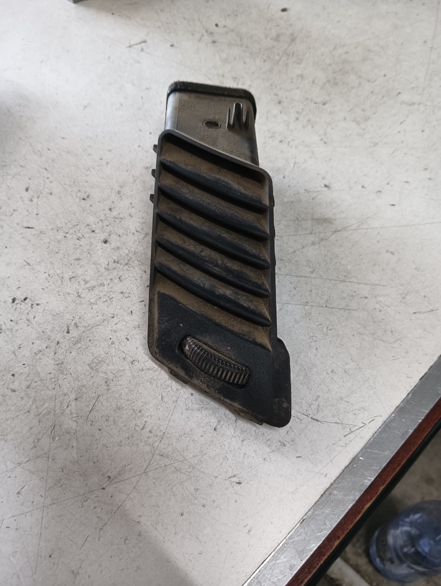 Guri ventilatie stanga fata VOLKSWAGEN CRAFTER 30-50 Box (2E_) [ 2006 - 2016 ] OEM A9068300254