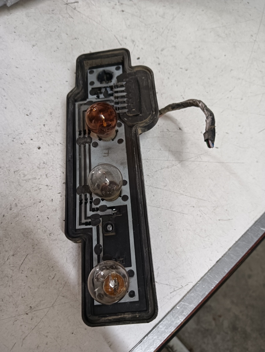 Soclu far / stop dreapta spate VOLKSWAGEN CADDY III Box (2KA, 2KH, 2CA, 2CH) [ 2004 - 2015 ] OEM 2k0945258a