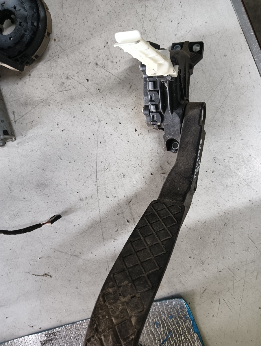 Pedala acceleratie VOLKSWAGEN TOUAREG (7LA, 7L6, 7L7) [ 2002 - 2013 ] V6 TDI (CASA, CASC) 176KW|240HP OEM 7l0723507d – foto 2
