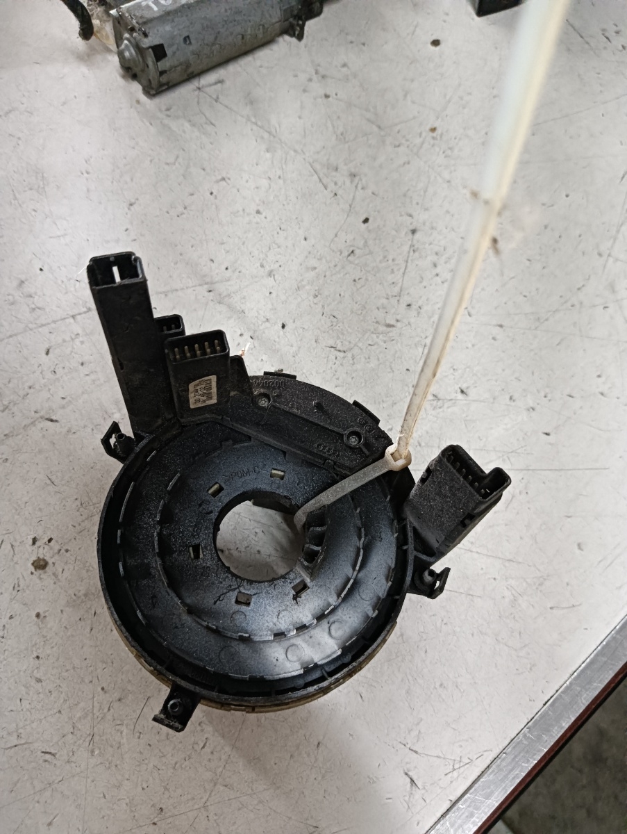 Spirala airbag / spirala volan VOLKSWAGEN TOUAREG (7LA, 7L6, 7L7) [ 2002 - 2013 ] V6 TDI (CASA, CASC) 176KW|240HP OEM 8e0953541d