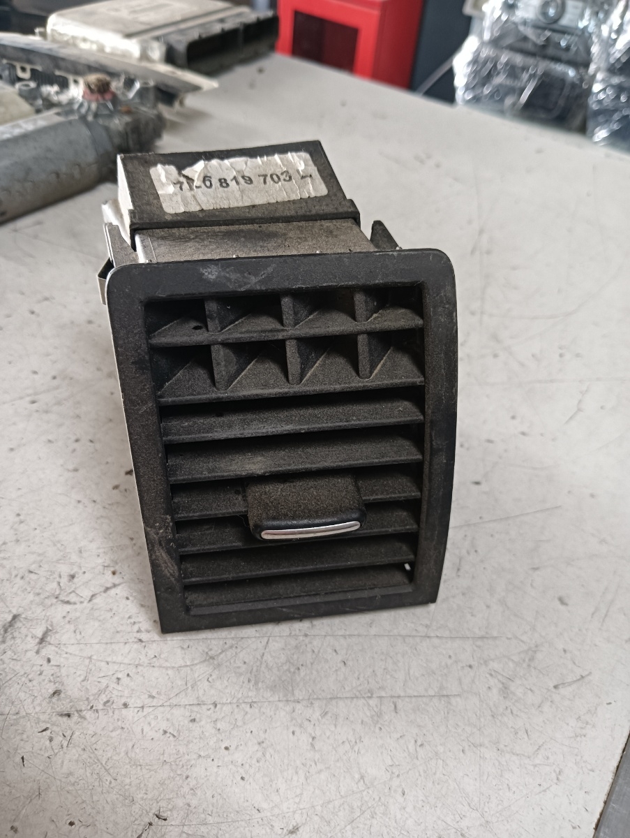 Guri ventilatie stanga fata VOLKSWAGEN TOUAREG (7LA, 7L6, 7L7) [ 2002 - 2013 ] OEM 7l6819703l