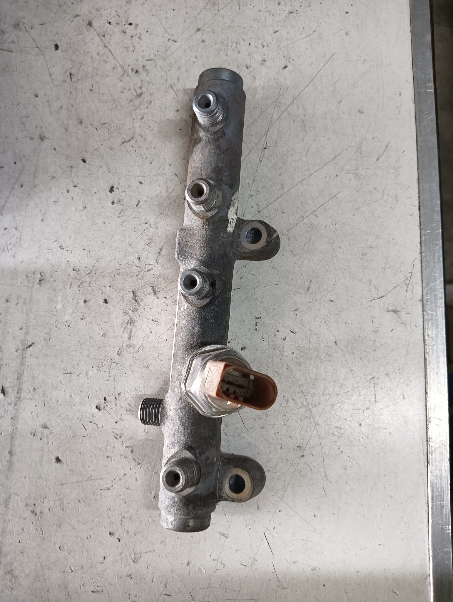Rampa injectoare stanga VOLKSWAGEN TOUAREG (7LA, 7L6, 7L7) [ 2002 - 2013 ] V6 TDI (CASA, CASC) 176KW|240HP OEM 059130089ah