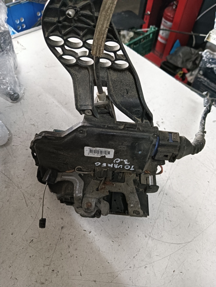 Broasca usa dreapta fata VOLKSWAGEN TOUAREG (7LA, 7L6, 7L7) [ 2002 - 2013 ] OEM 3d1837016ac