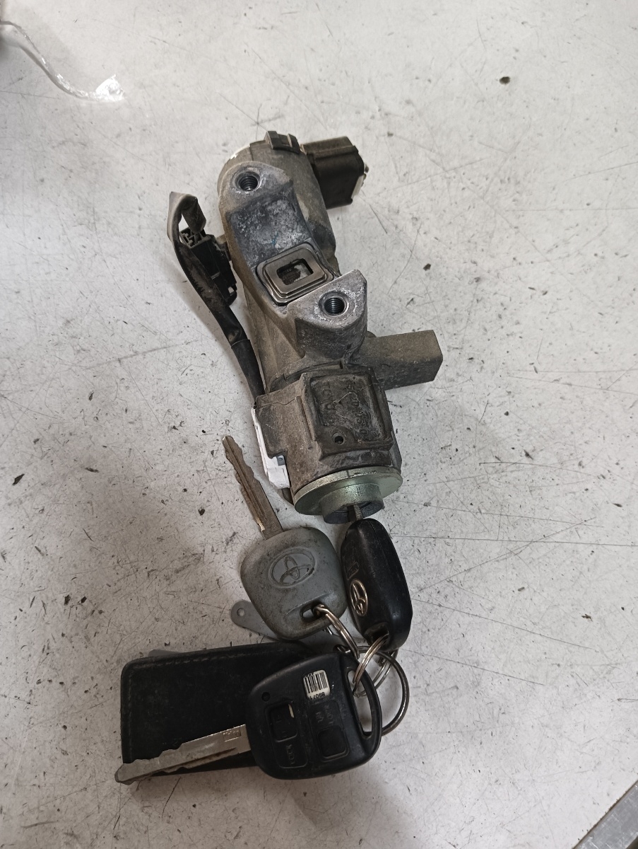 Contact cu cheie TOYOTA AVENSIS (_T25_) [ 2003 - 2008 ] OEM 05015178