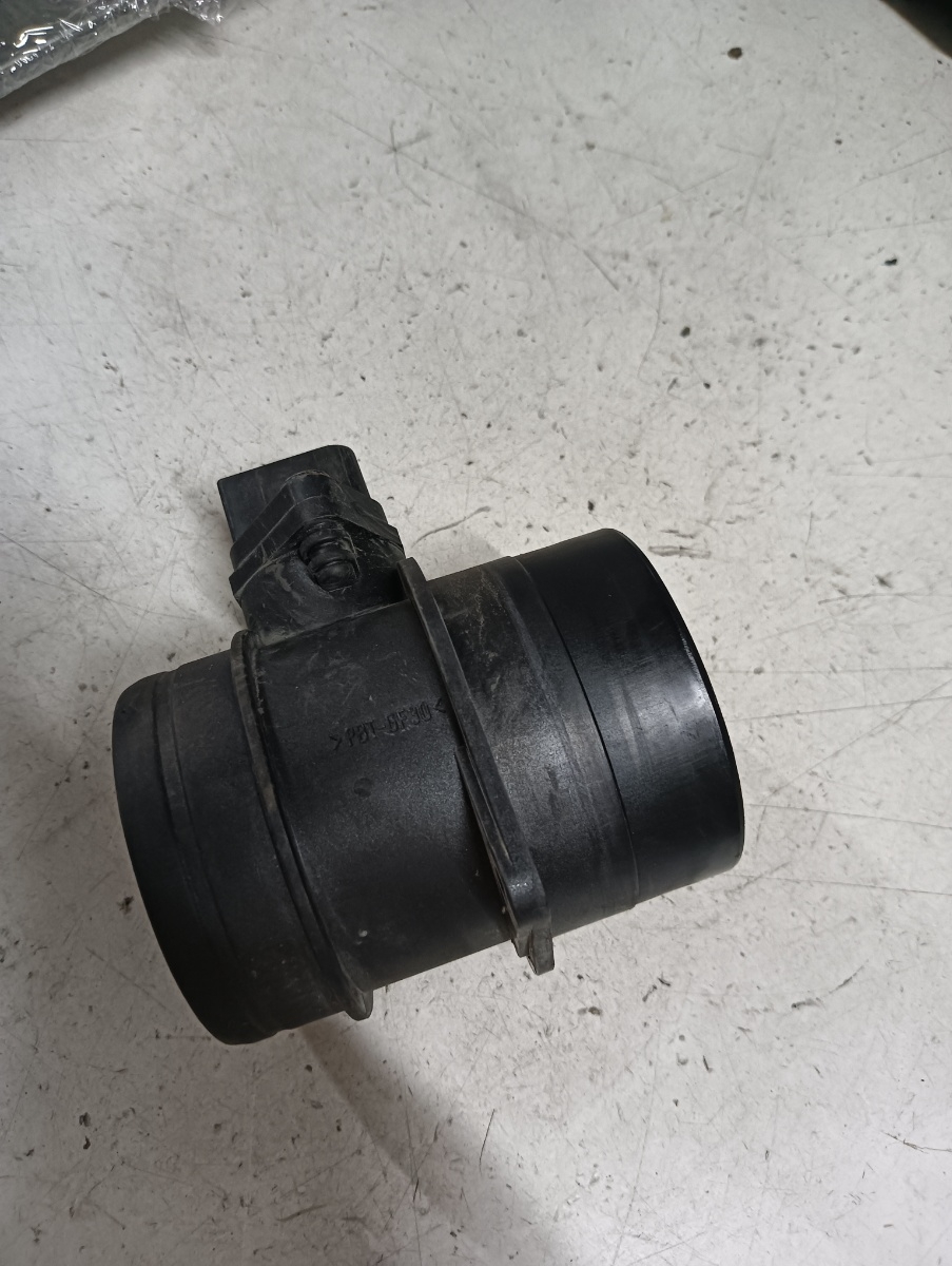 Debitmetru aer AUDI A3 II (8P1) [ 2003 - 2013 ] TDI (AZV, CBAA, CFFA) 100KW|136HP OEM 0281002461