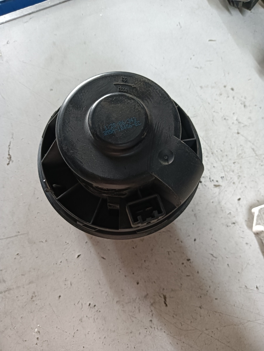 Aeroterma FORD FOCUS II (DA_, HCP, DP) [ 2004 - 2013 ] OEM 3m5h18456ec