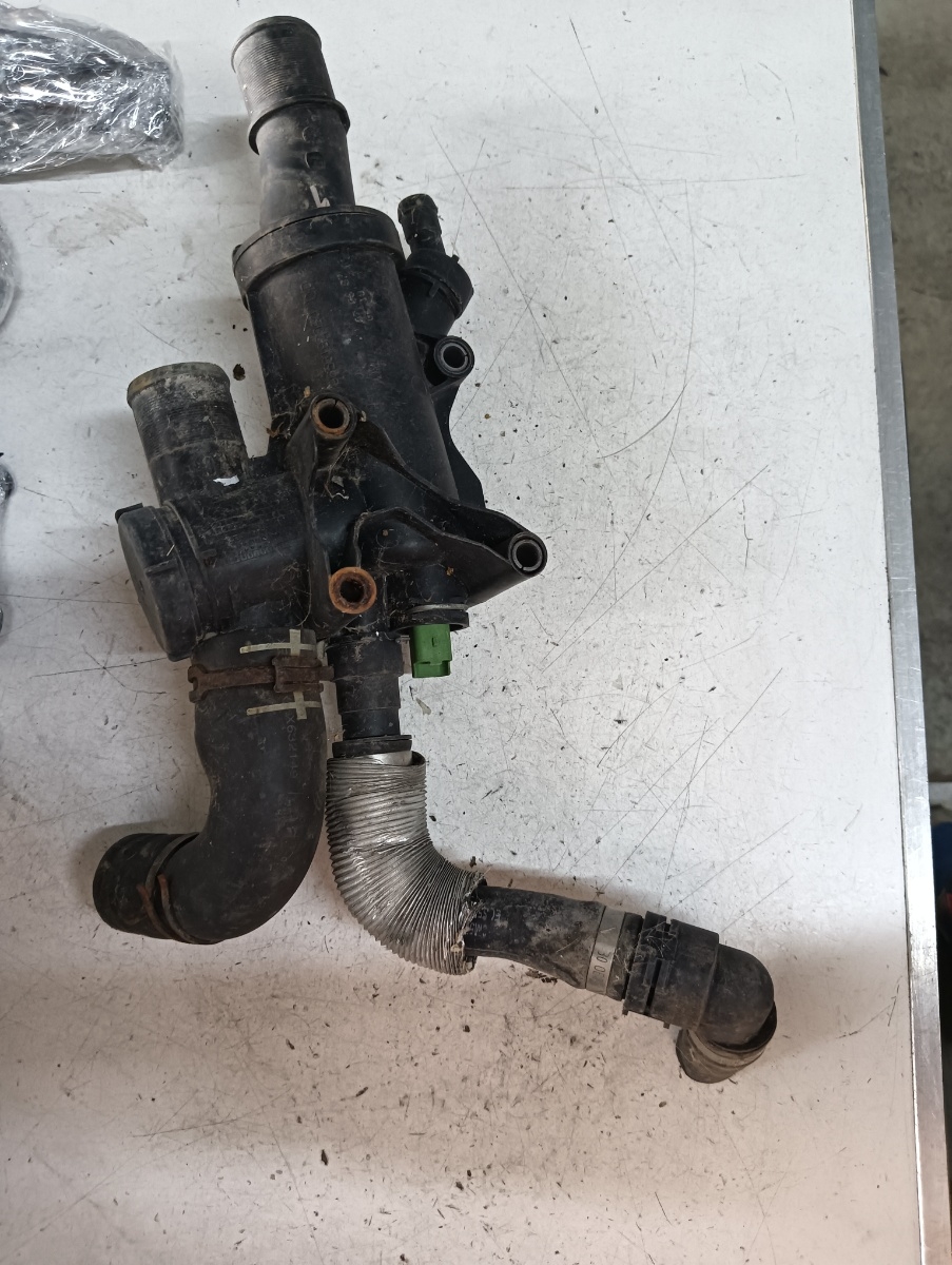 Corp termostat FORD FOCUS II (DA_, HCP, DP) [ 2004 - 2013 ] OEM 9656182980