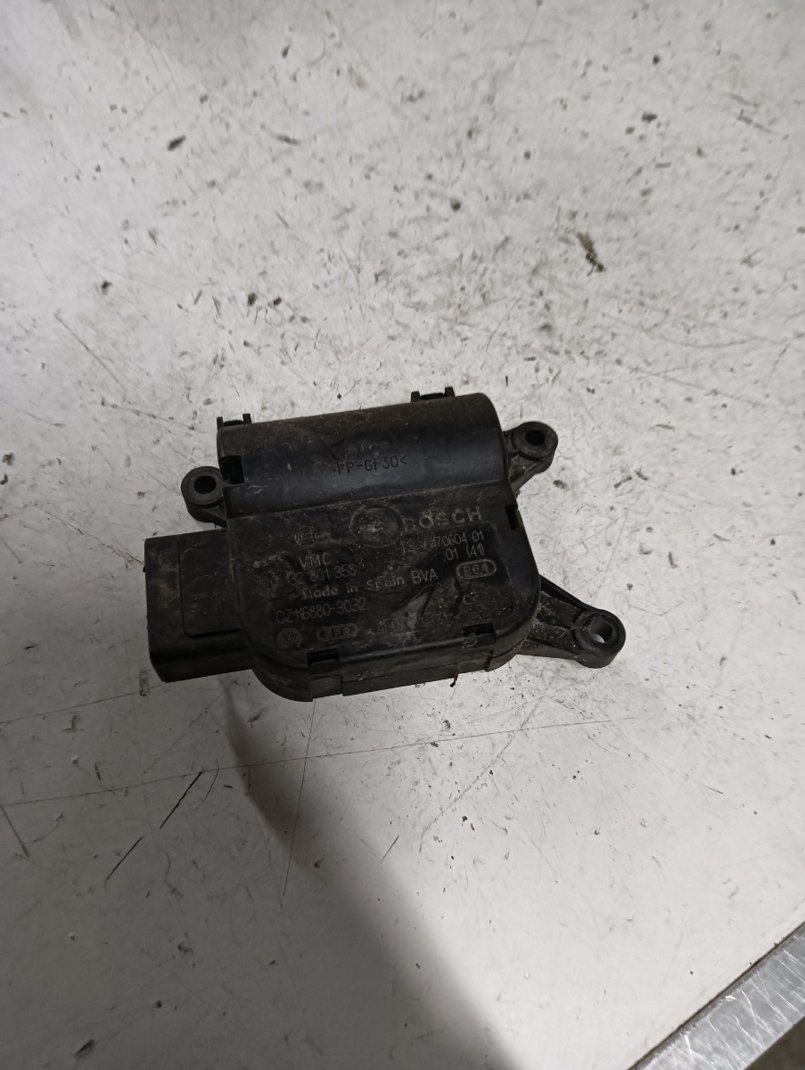 Actuator/motoras clapeta aer AC AUDI A6/S6 III Saloon (4F2, C6) [ 2004 - 2011 ] OEM 0132801358