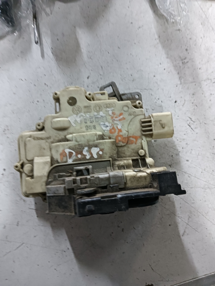 Motoras geam pivotant dreapta spate VOLKSWAGEN PASSAT Estate (3B5) [ 1997 - 2001 ]