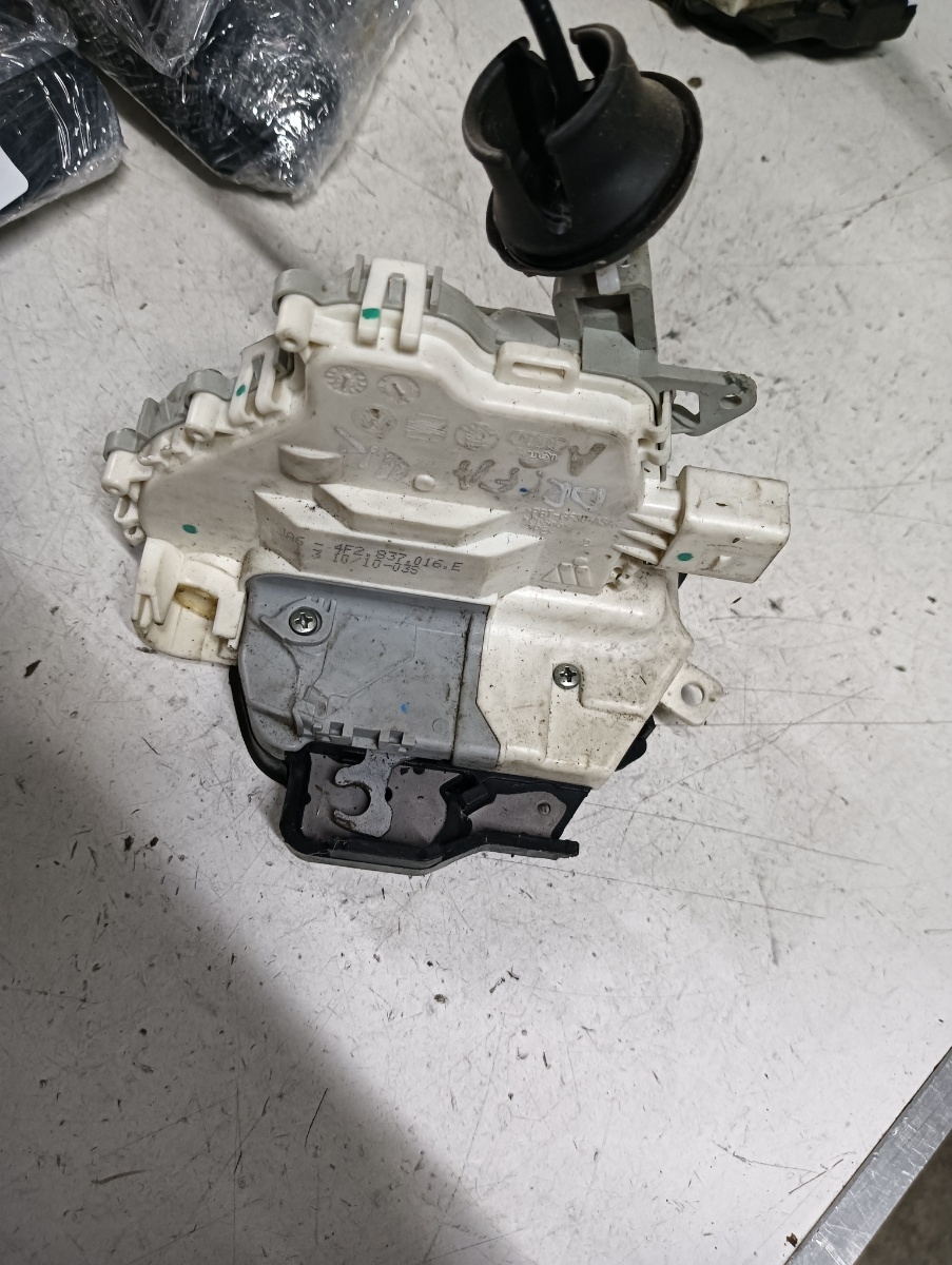 Broasca usa dreapta fata AUDI A6/S6 III Saloon (4F2, C6) [ 2004 - 2011 ] OEM 4f2837016e