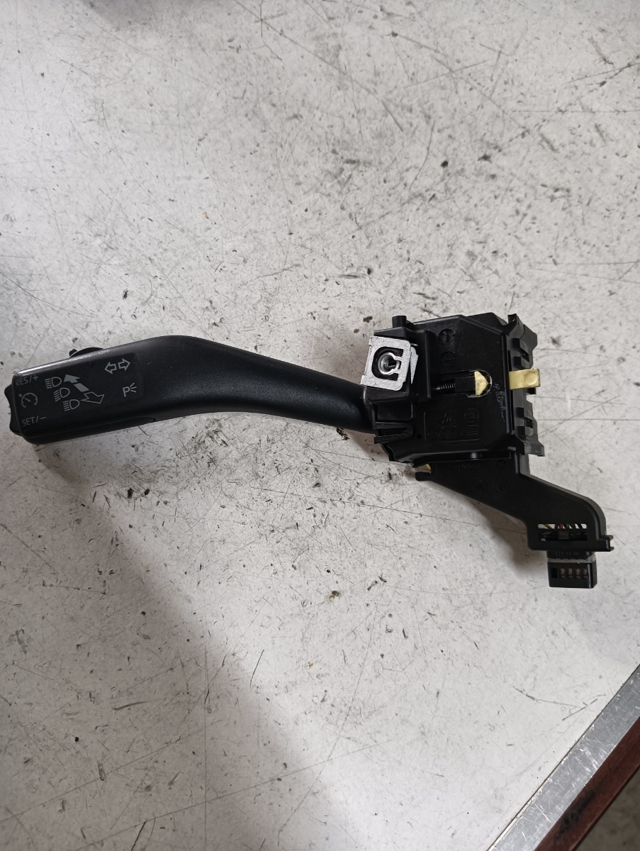 Maneta semnalizare SKODA OCTAVIA II Combi (1Z5) [ 2004 - 2013 ] OEM 1k0953513g