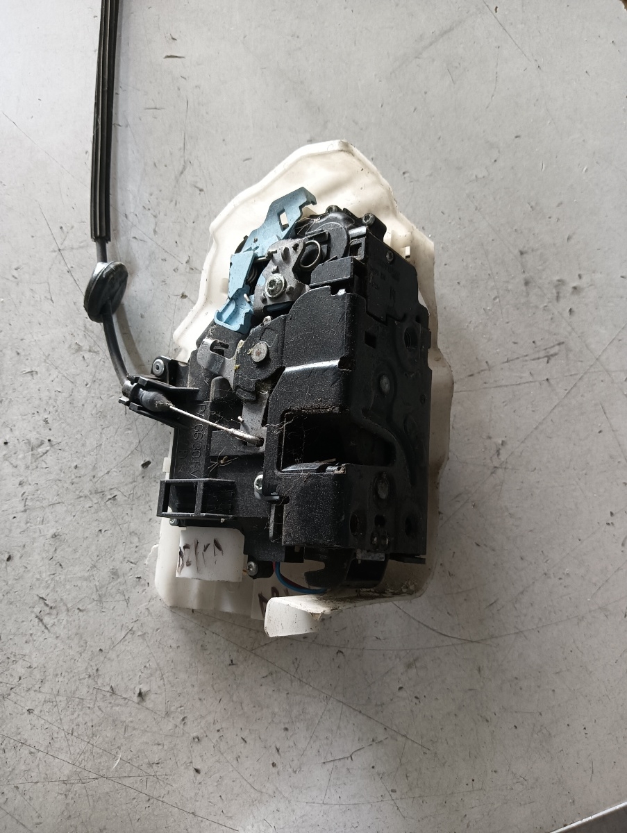 Broasca usa dreapta fata VOLKSWAGEN TOURAN (5T1) [ 2015 - > ]