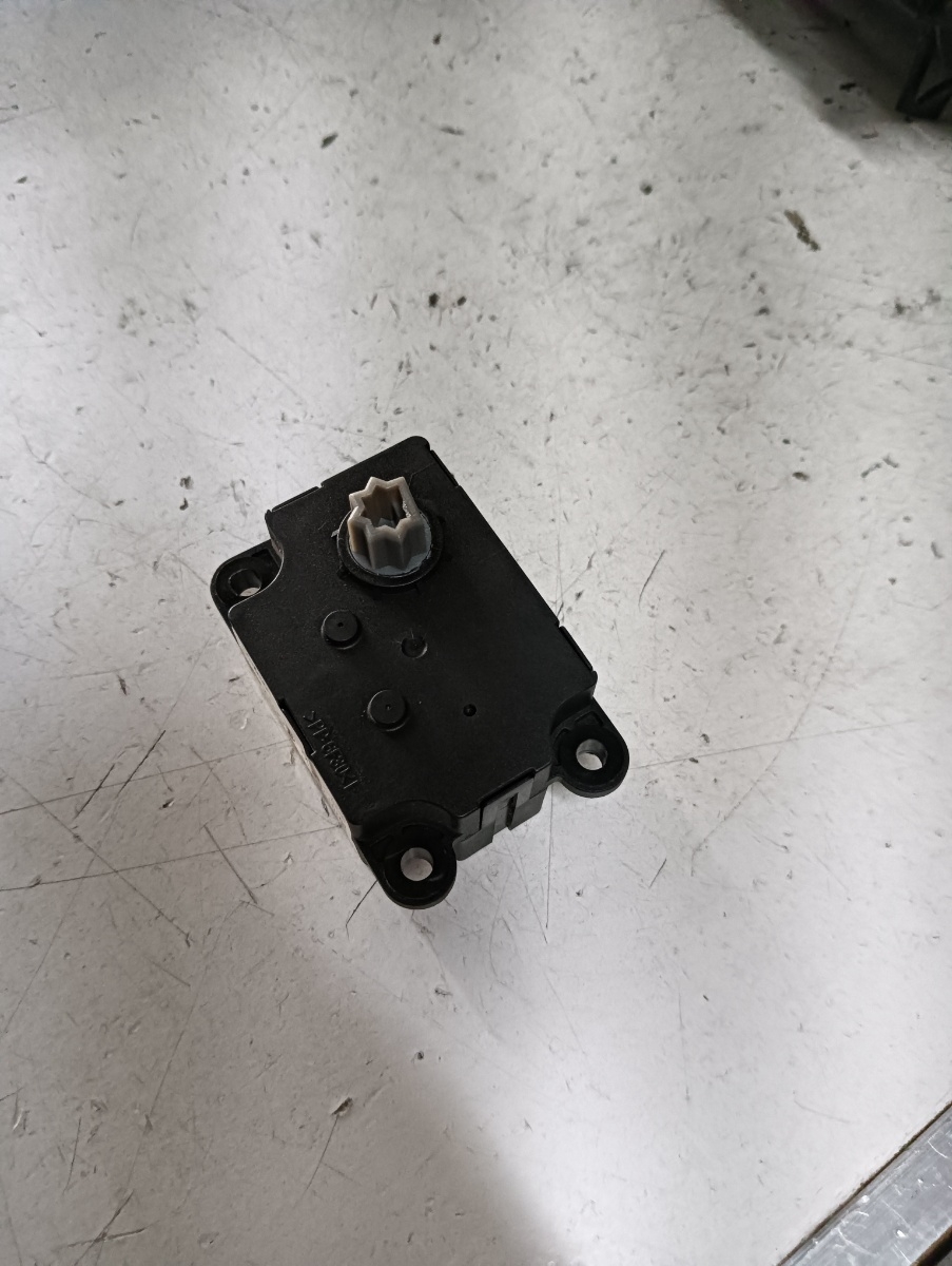 Actuator/motoras clapeta aer AC PEUGEOT 308 (4A_, 4C_) [ 2007 - > ] OEM T1006419g – foto 2