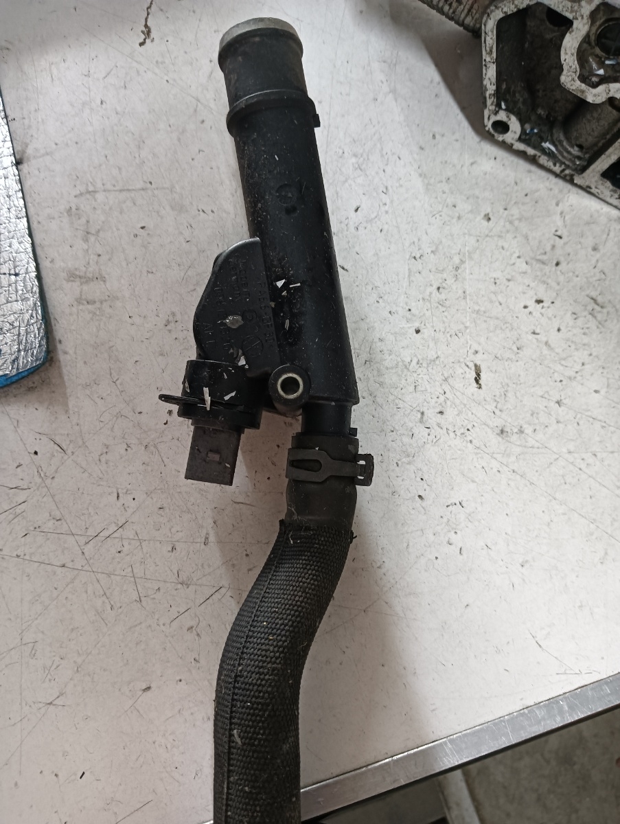 Termostat apa AUDI A4 III (8EC, B7) [ 2004 - 2008 ] OEM 03812132g