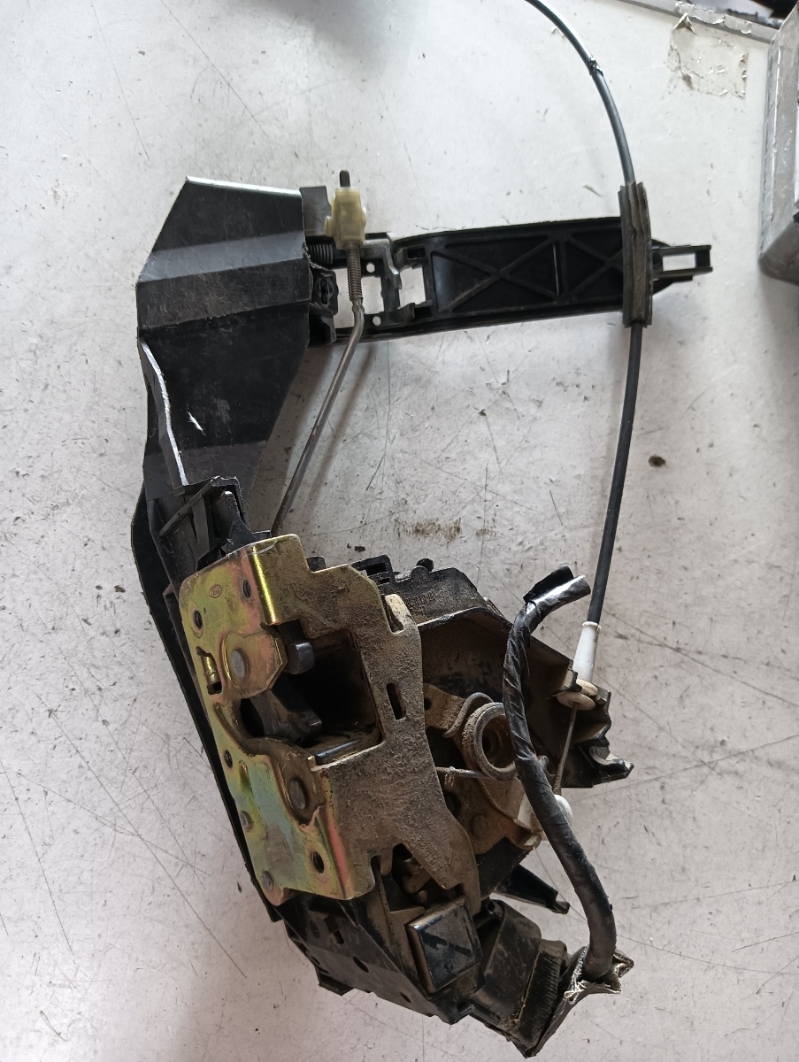 Broasca usa stanga fata FORD FOCUS Hatchback  (DAW, DBW) [ 1998 - 2007 ]